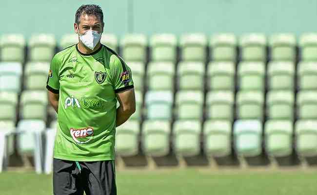 Por covid-19, Guarani enfrenta Cuiabá com 2 jogadores no banco