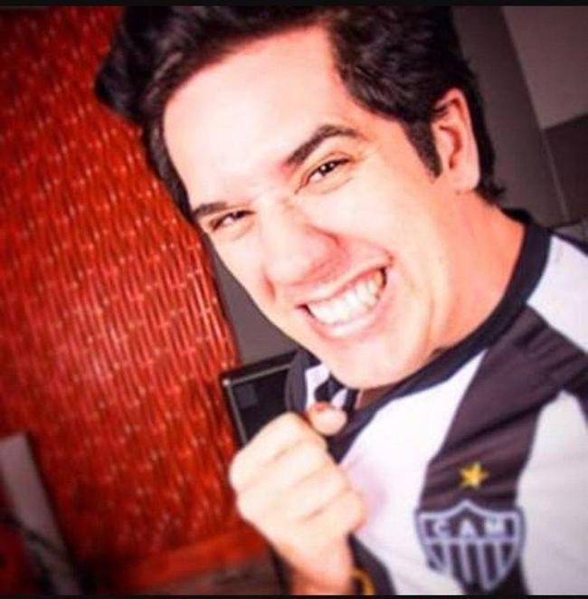 O cantor Rogrio Flausino, da banda Jota Quest,  atleticano. Em 2021, foi flagrado em um dos jogos do Galo na campanha que culminou na conquista do Campeonato Brasileiro.
