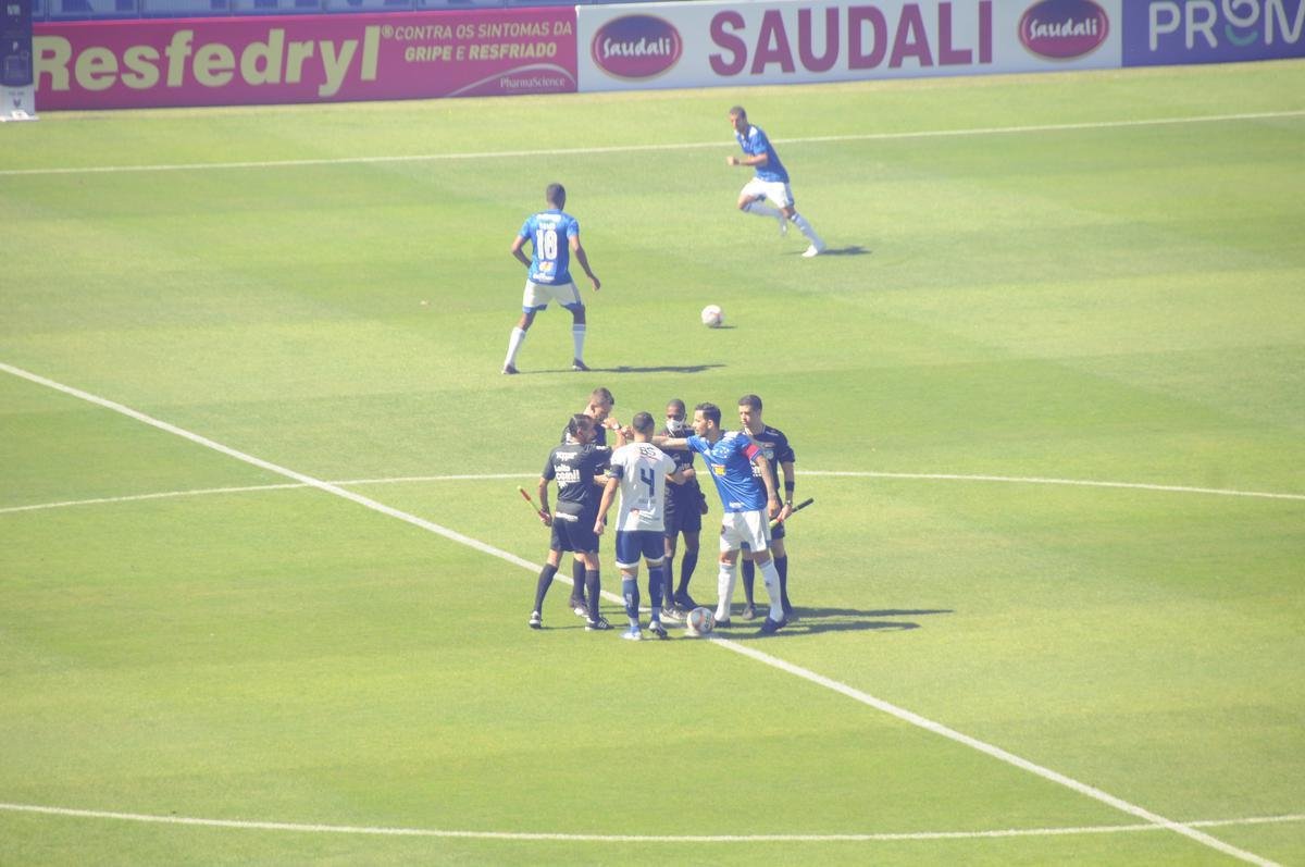 Na retomada do Campeonato Mineiro, Cruzeiro e URT se enfrentaram no Mineiro