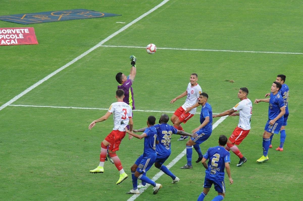 Fotos do empate por 0 a 0 entre Cruzeiro e Tombense, no Mineiro, em Belo Horizonte, pela sexta rodada do Campeonato Mineiro de 2021. Goleiro cruzeirense Fbio pegou um pnalti cobrado por Paulinho Dias e evitou o revs.