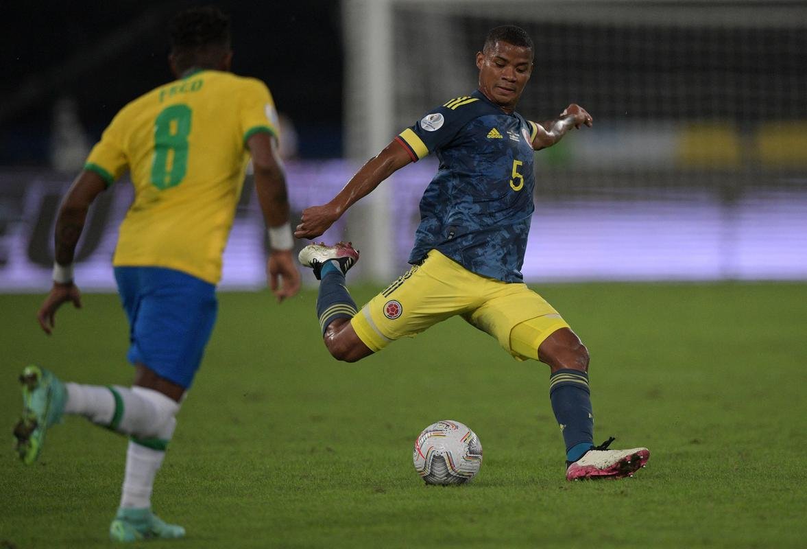 Brasil e Colmbia se enfrentaram no Estdio Nilton Santos, pelo Grupo B da Copa Amrica