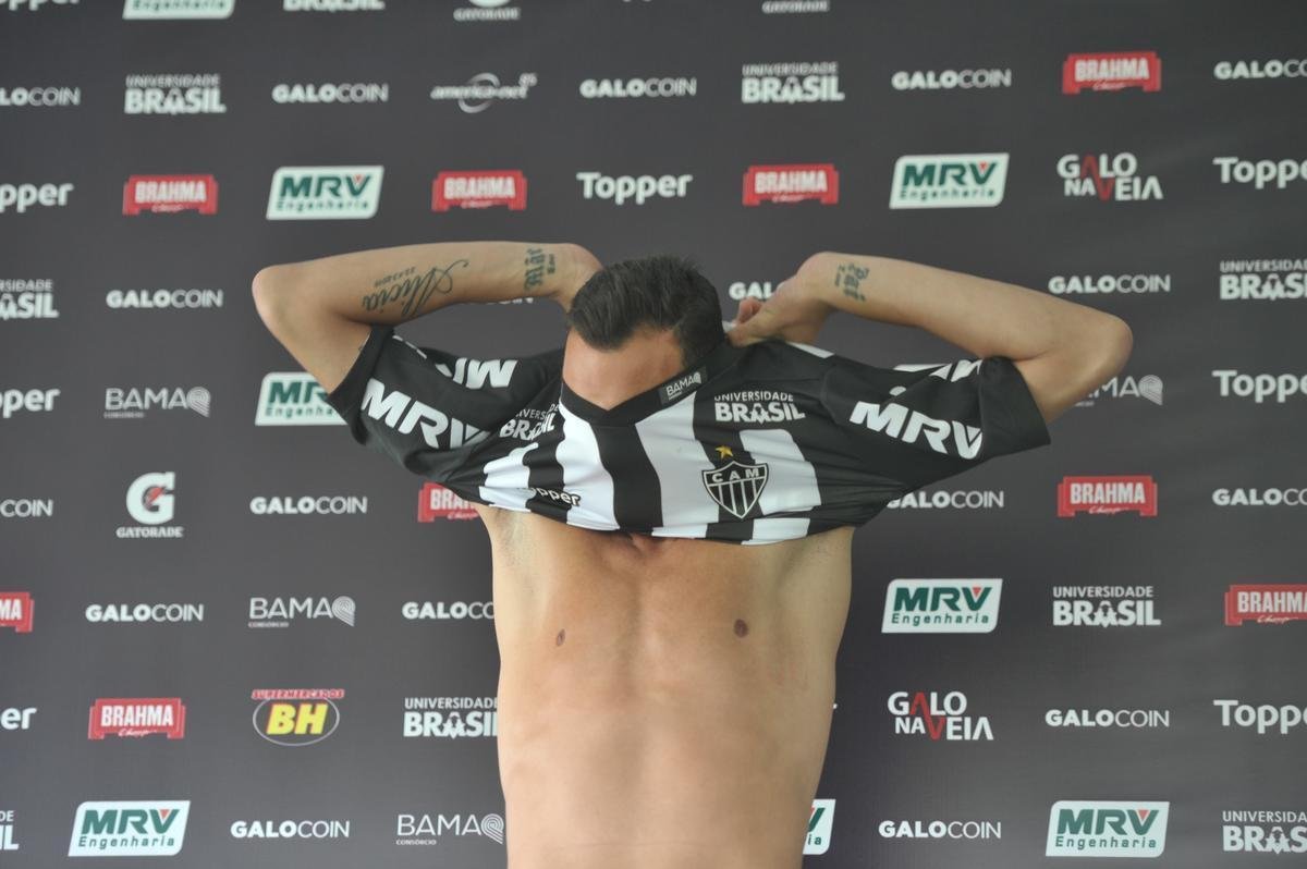 Zagueiro Rver, de 34 anos, assinou contrato com o Atltico at o fim da temporada 2021