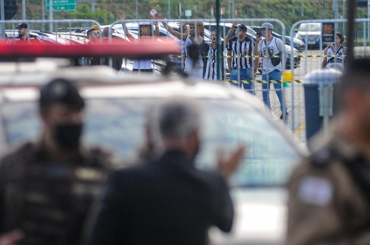 Atletas chegaram  capital mineira na manh desta quinta-feira (16)
