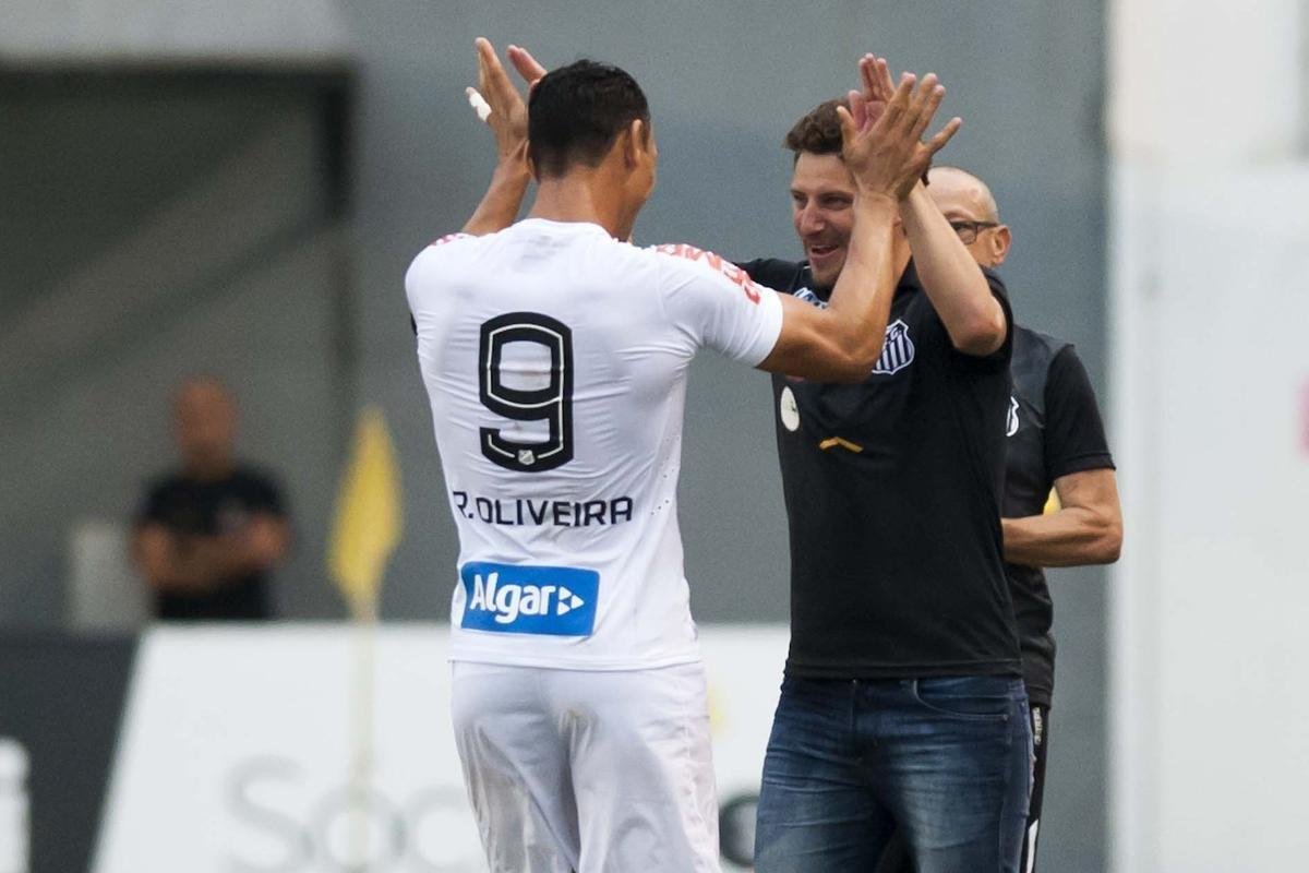 O Santos venceu o Atltico por 3 a 1 neste sbado, em jogo da 32 rodada do Campeonato Brasileiro