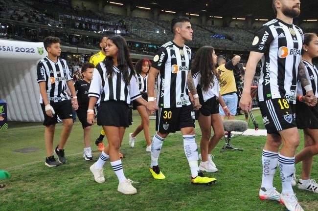 Mascotinhos do Atltico no jogo contra o Juventude, no Mineiro, pelo Campeonato Brasileiro de 2022