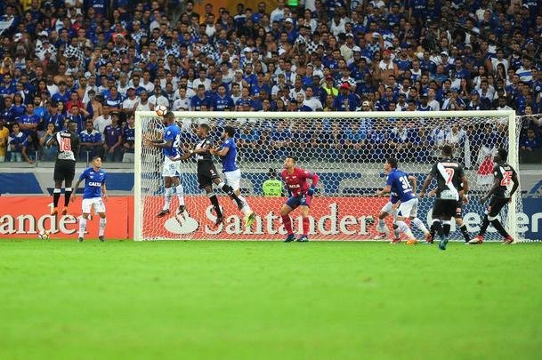 Fotos do primeiro tempo de Cruzeiro x Vasco, no Mineiro, pelo Grupo 5 da Libertadores