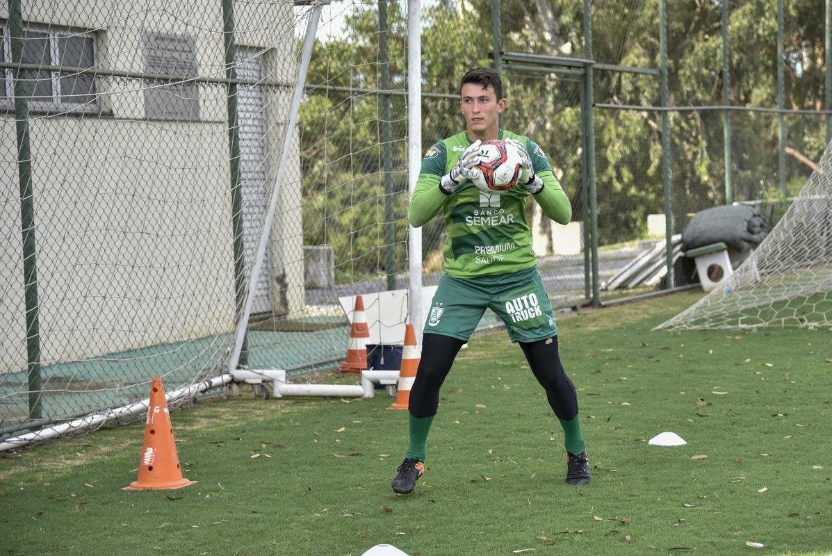 O grupo principal do Amrica, que encerrou a disputa da Srie B no dia 29 de janeiro, se reapresentou na tarde desta segunda-feira (15), no CT Lanna Drumond, em Belo Horizonte. Sob superviso do tcnico Lisca, os atletas treinaram e deram incio  pr-temporada 2021.