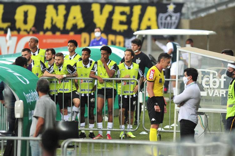 No segundo tempo, Atltico abriu o placar com gol de Hulk, em cobrana de pnalti
