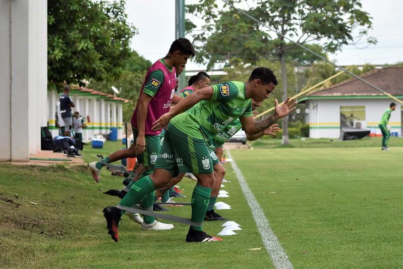 Neste domingo (15), o Amrica treinou no CT do Cuiab, em Mato Grosso, visando o confronto de volta das quartas de final da Copa do Brasil, contra o Internacional. Na primeira partida, em Porto Alegre, o Coelho venceu por 1 a 0. Agora, a equipe mineira joga por um empate, no Independncia, para avanar s semifinais da competio pela primeira vez em sua histria.