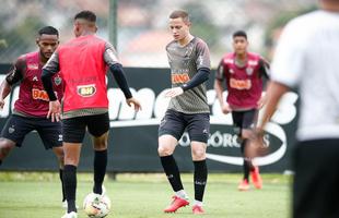 Imagens do primeiro treino de Eduardo Vargas pelo Atltico