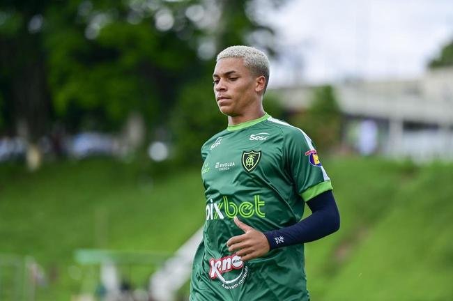 Rodriguinho (Meio-campista)