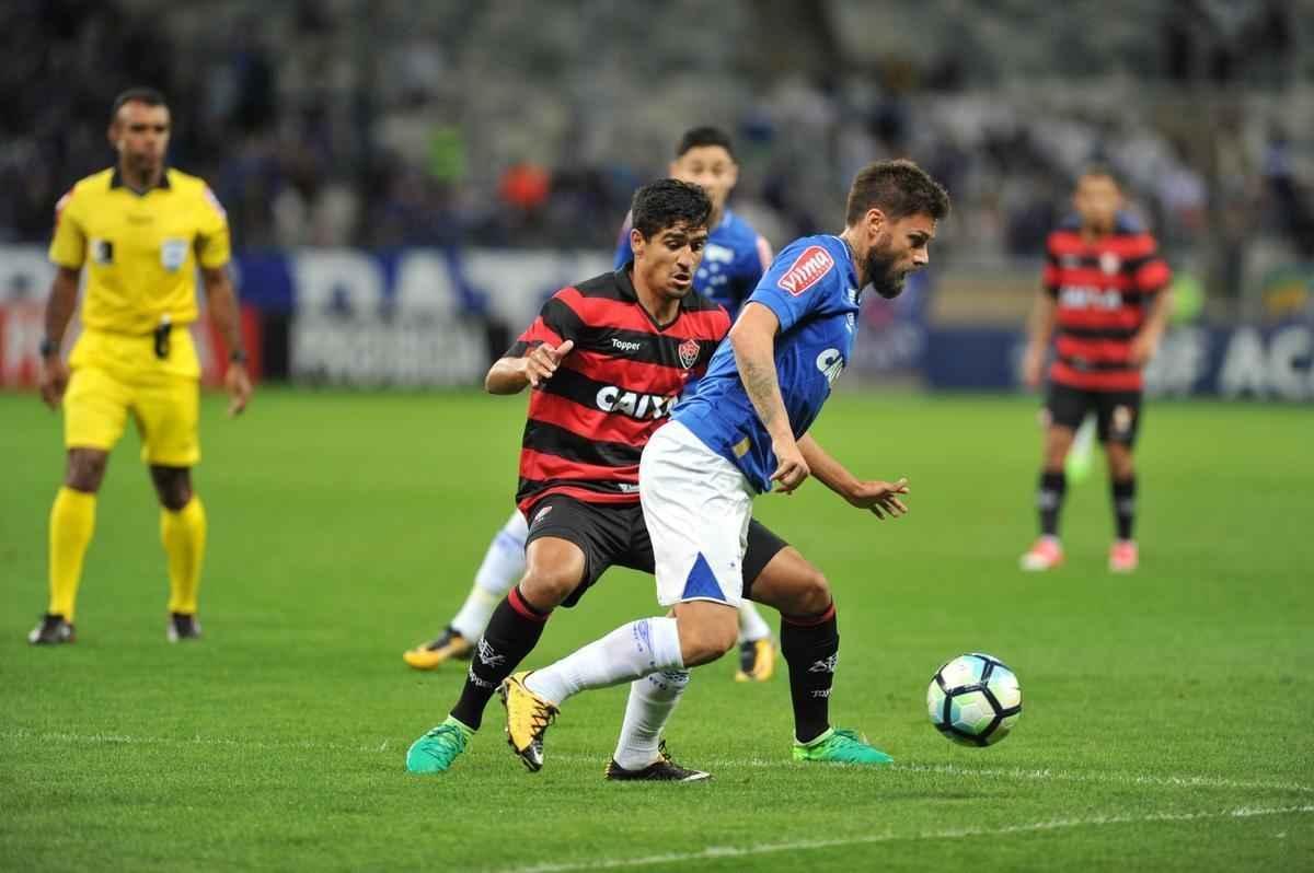 Cruzeiro empatou com o vitria, neste domingo, no Mineiro