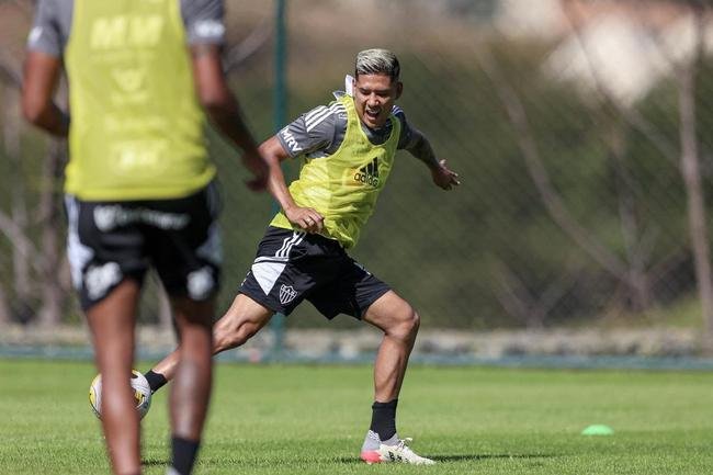 Fotos do treino do Atl�tico na Cidade do Galo nesta quinta-feira (7). Jair fez atividades com bola, mas pouco contato, enquanto Keno fez trabalhos leves com bola e corridas em campo.