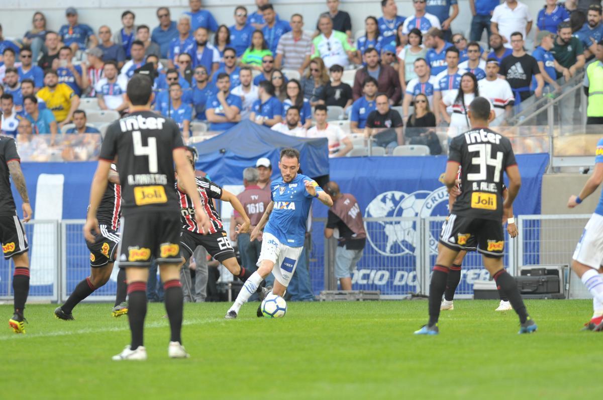 Fotos do jogo entre Cruzeiro e So Paulo