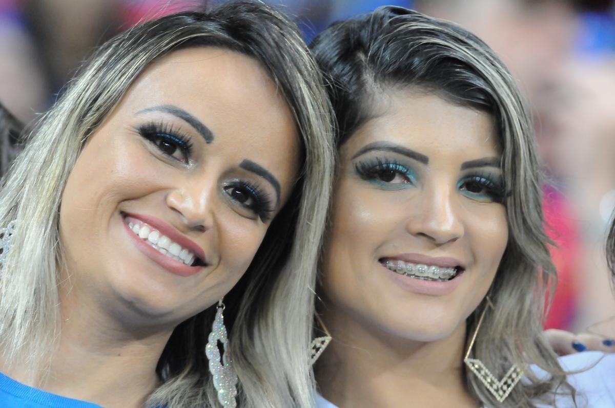 Fotos da torcida cruzeirense, no Mineiro, na partida contra o Inter, pela semifinal da Copa do Brasil