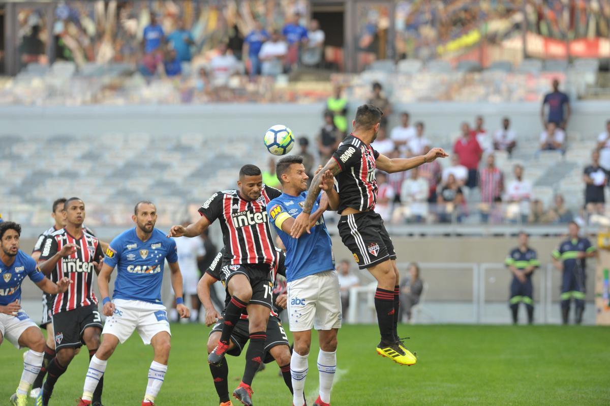 Fotos do jogo entre Cruzeiro e So Paulo