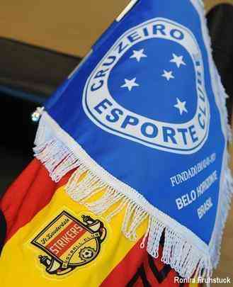 Cruzeiro entregou flmula ao adversrio