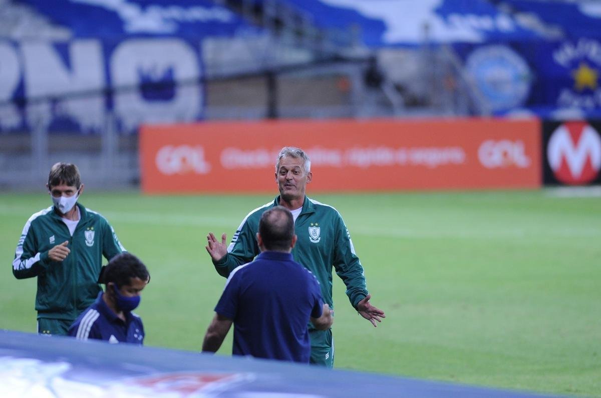 Fotos do duelo entre Cruzeiro e Amrica, pela Srie B, no Mineiro
