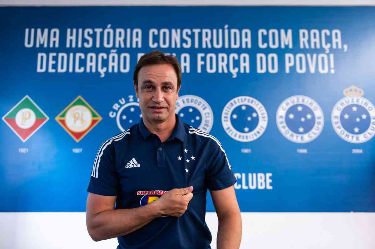 Felipe Conceição assinou com o Cruzeiro até dezembro de 2021