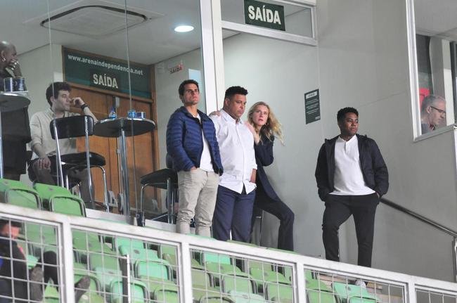 Investidor do Cruzeiro, Ronaldo marca presena em jogo contra o Grmio no Independncia