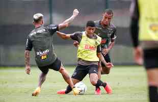 Imagens do primeiro treino de Eduardo Vargas pelo Atltico