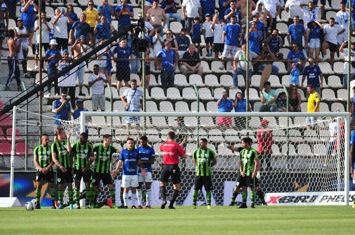 Cruzeiro e Amrica se enfrentaram na Arena do Jacar, em Sete Lagoas, pelo jogo de ida da semifinal do Campeonato Mineiro