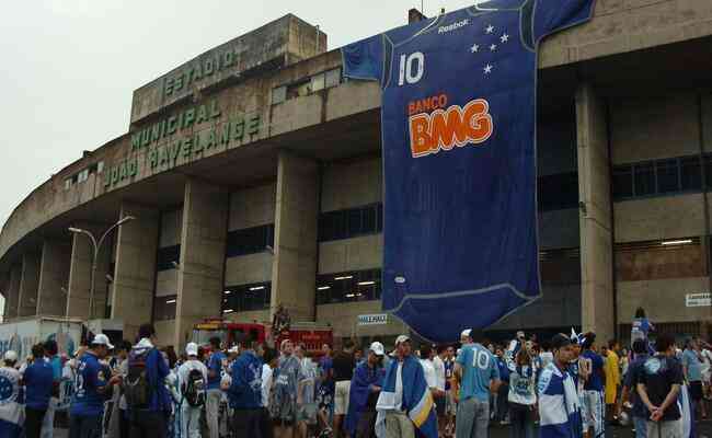 Compre o seu ingresso para o jogo Cruzeiro x Atlético MG em Uberlândia