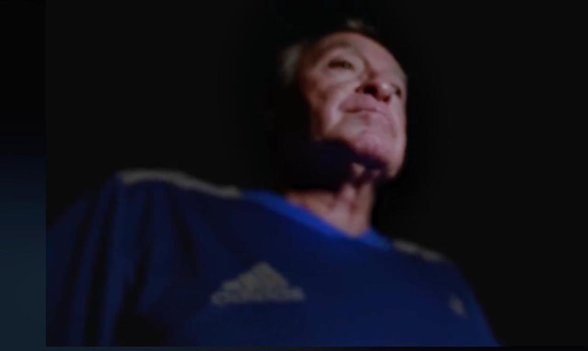 Cruzeiro apresenta  camisa para o ano do centenário. Ídolo do clube, ex-ponta Natal participou do lançamento