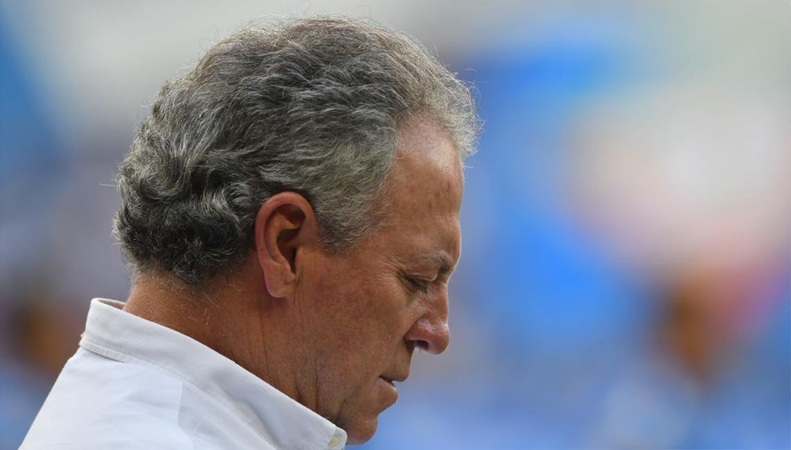 As expresses dos tcnicos Abel Braga, do Cruzeiro, e Vagner Mancini, do Atltico, durante o clssico no Mineiro pela 32 rodada do Campeonato Brasileiro. No comeo do jogo, eles se abraaram em clima amistoso.