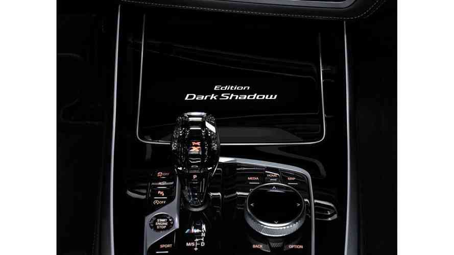 Camila Ângelo recebeu o modelo BMW X7 Dark Shadow Edition 2021
