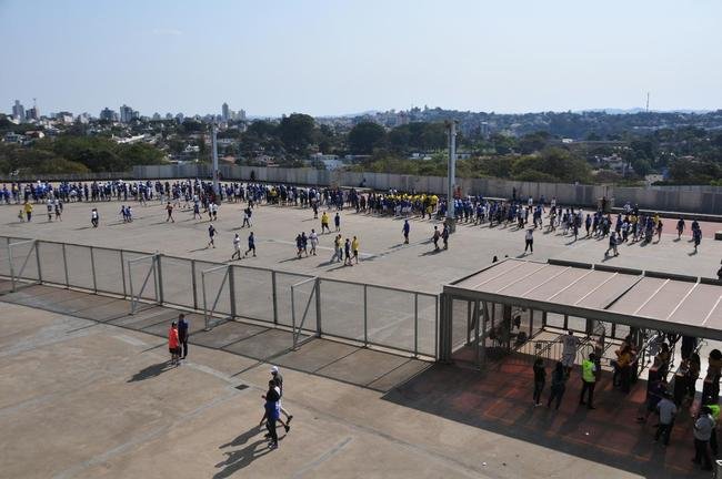 Fotos da torcida do Cruzeiro antes e durante a partida contra o Cricima, neste domingo (4), no Mineiro, pela 28 rodada da Srie B