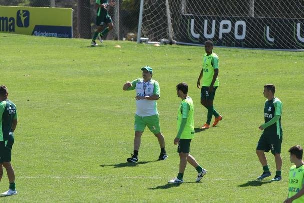 Adilson comandou o primeiro treino no Amrica nesta quarta-feira