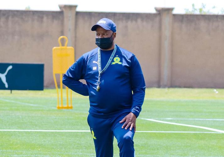 Manqoba Mngqithi, do Mamelodi Sundowns-AFR