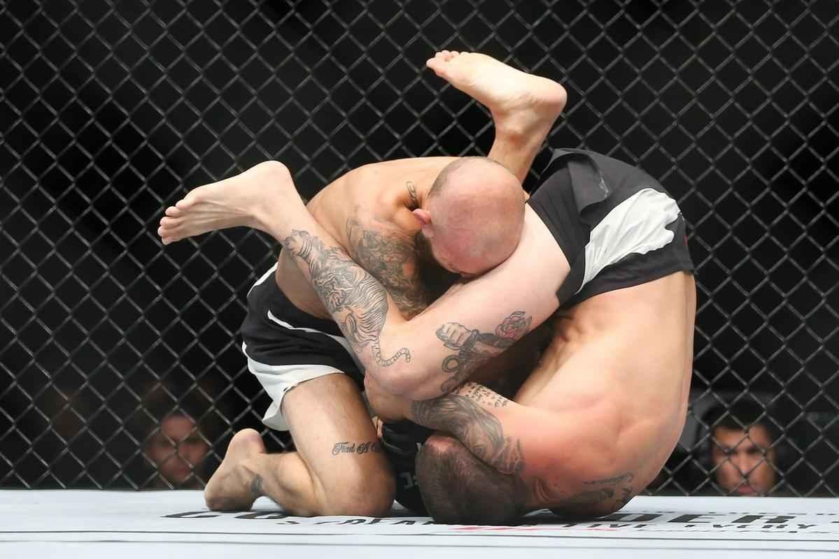 Marlon Vera venceu Brian Kelleher por finalizao