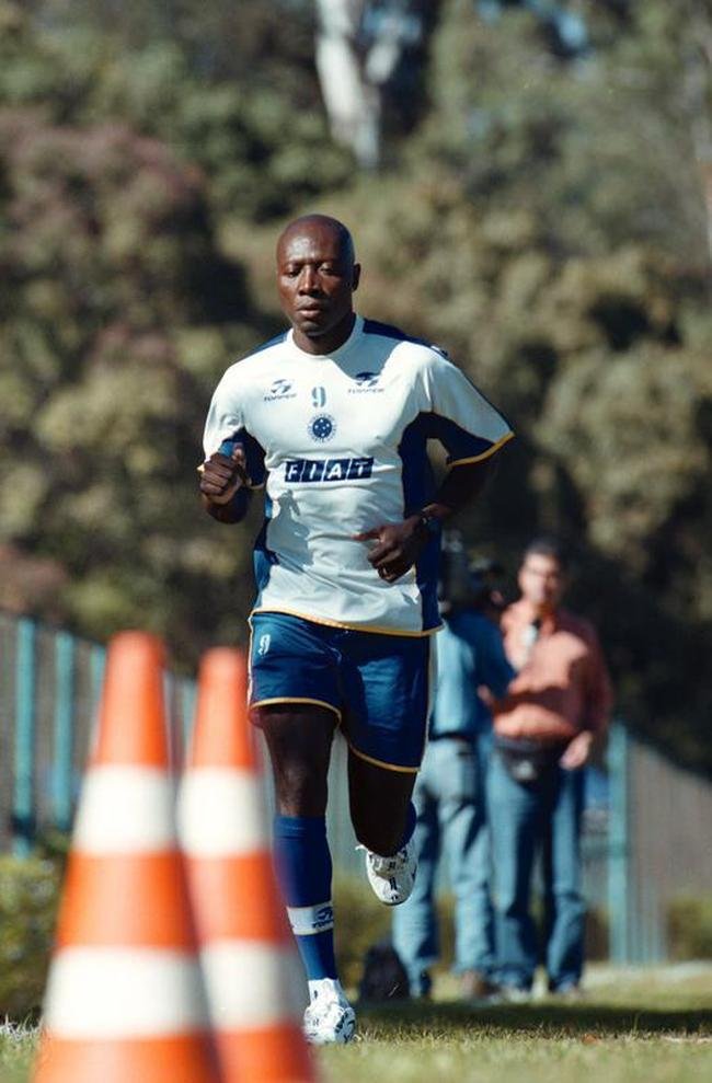 Fotos da passagem do jogador Rinc�n pelo Cruzeiro, em 2001.  Ele faleceu aos 55 anos nesta quarta-feira (13/4/2022), ap�s sofrer acidente automobil�stico em Cali, na Col�mbia, no dia 11.
