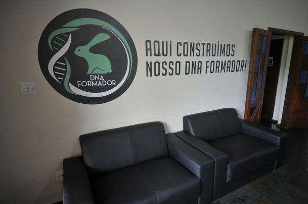 Amrica abriu Casa do Atleta, alojamento que recebe jovens das categorias de base do clube no Centro de Treinamento Lanna Drumond. Local abriga 60 jogadores. Segundo direo, contineres eram utilizados para receber atletas em perodo de testes, mas j esto desativados. Por falta de alvars da prefeitura de Contagem e laudo do Corpo de Bombeiros, Amrica realocou garotos em hotel de Belo Horizonte at regularizao do CT.