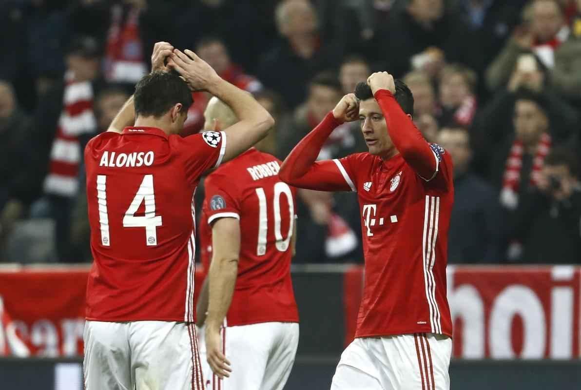 Thiago Alcntara (2), Robben, Lewandowski e Muller marcaram os gols alemes; Snchez descontou para o Arsenal