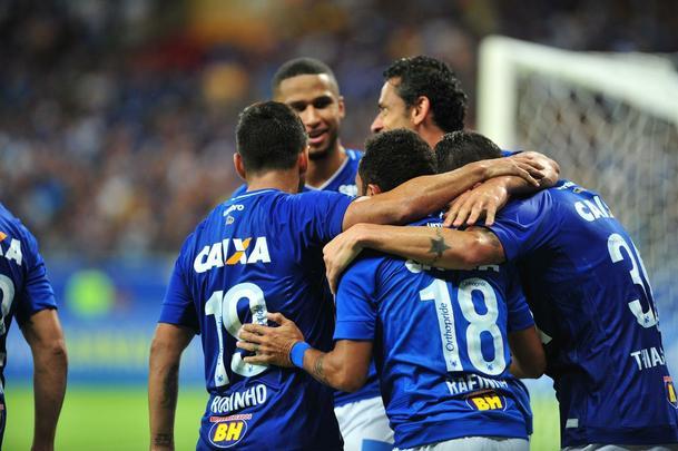 Rafinha entrou na etapa final, 'voou em campo' e marcou os dois gols que fecharam a vitria