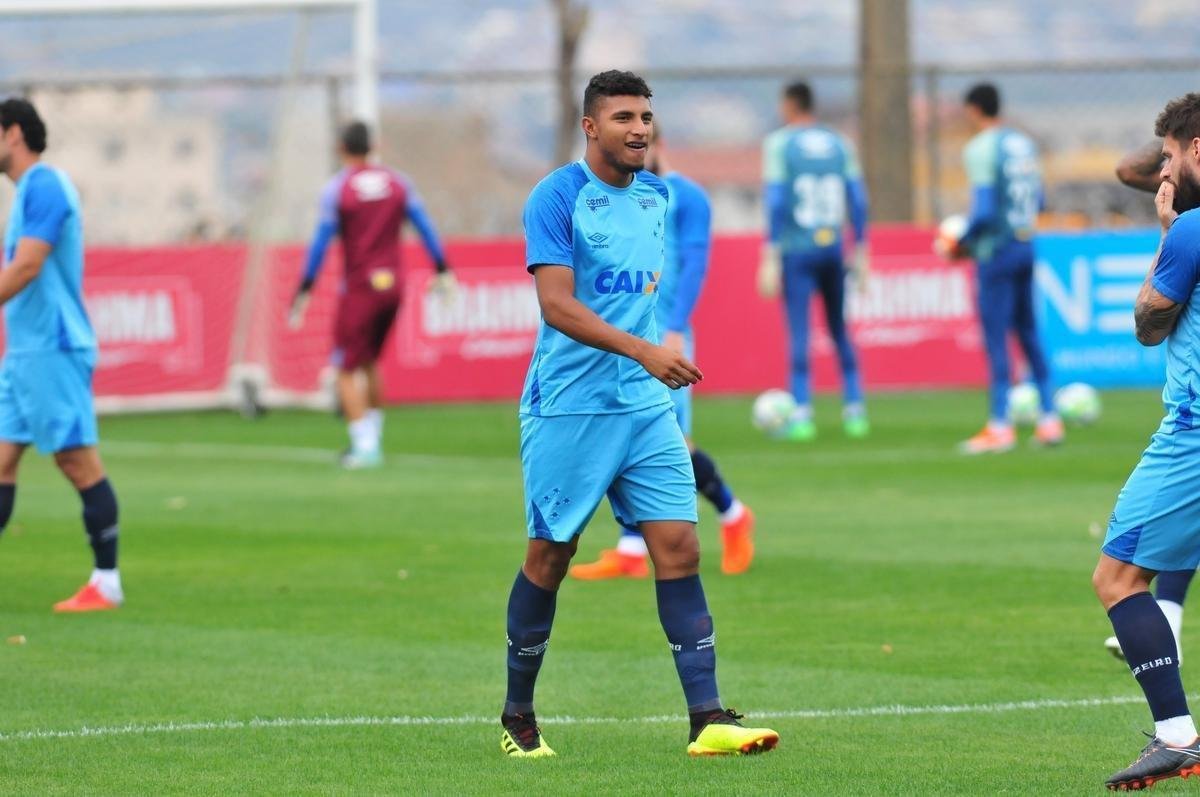 Cruzeiro iniciou preparao para clssico contra o Atltico com reservas em campo na Toca da Raposa II