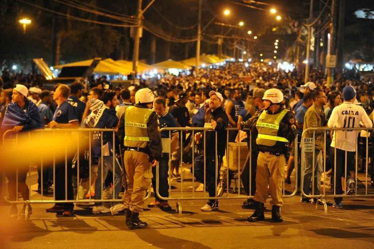 Torcedores do Cruzeiro na partida contra o Palmeiras no Mineiro