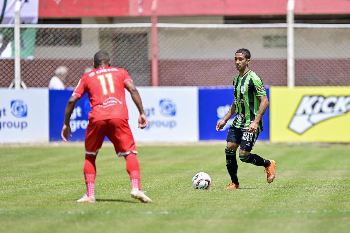 Jogo foi disputado com muito calor, em Nova Lima, na manh deste sbado 