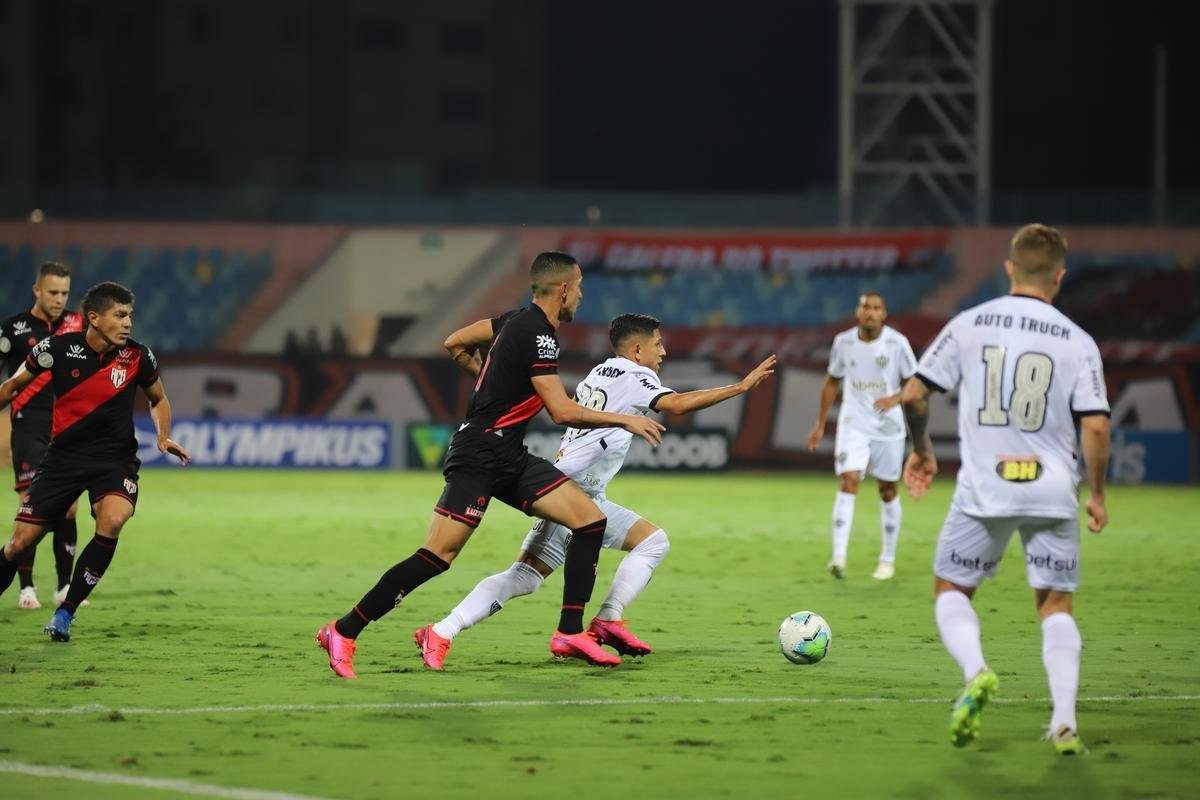 Atltico venceu Atltico-GO de virada, por 4 a 3, com gols de Keno (3) e Nathan; Com resultado, Galo assumiu liderana do Campeonato Brasileiro, com 21 pontos
