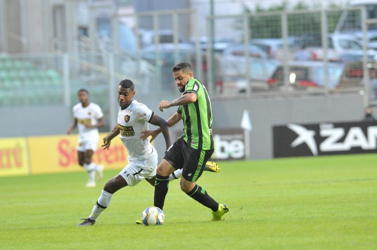Amrica chegou ao gol no segundo tempo, em chute cruzado de Ademir: 1 a 0