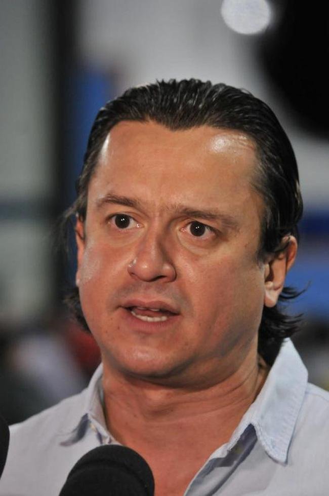 Conselheiros e associados do Cruzeiro durante votao de mudana do Estatuto do clube. Assembleia geral autorizou venda de at 90% das aes da SAF para investidores. Houve festa dos cruzeirenses no Parque Esportivo do Barro Preto, em BH, devido  possibilidade de chegada de recursos para tornar o futebol mais competitivo a partir de 2022.