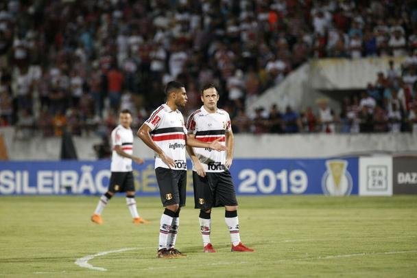 Equipes se enfrentaram no estdio do Arruda pela nona rodada da Srie C.