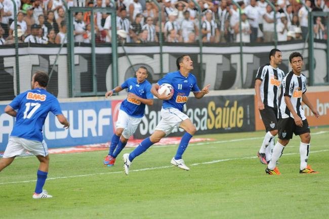 Anselmo Ramom marcou 11 gols na Arena do Jacar. Heje, ele defende a Chapecoense