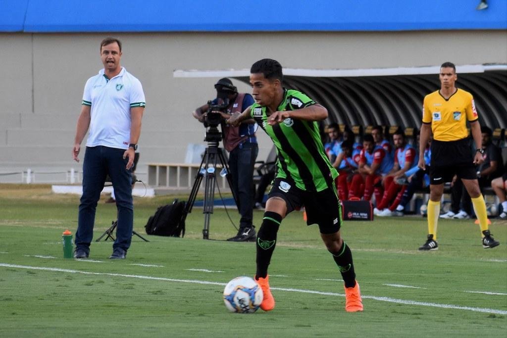Fotos do empate entre Vila Nova e Amrica
