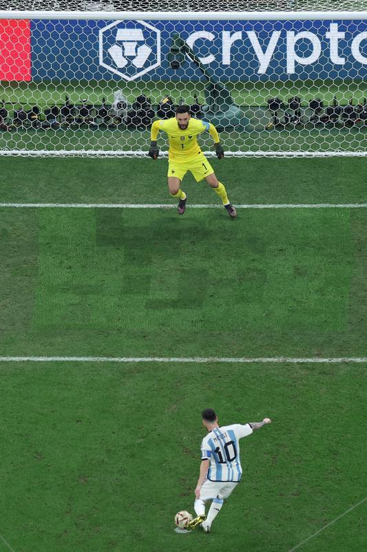 Messi abriu o placar para a Argentina sobre a Frana na final da Copa do Mundo. Veja o gol de pnalti por todos os ngulos
