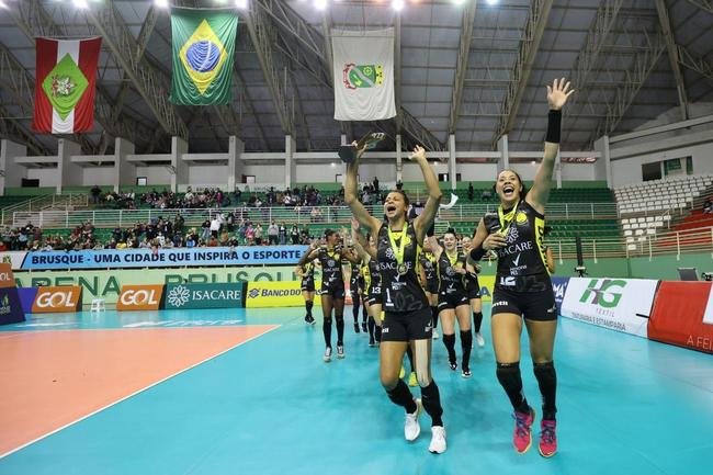 Praia venceu o Minas por 3 sets a 0, em Brusque (SC), e conquistou a Supercopa