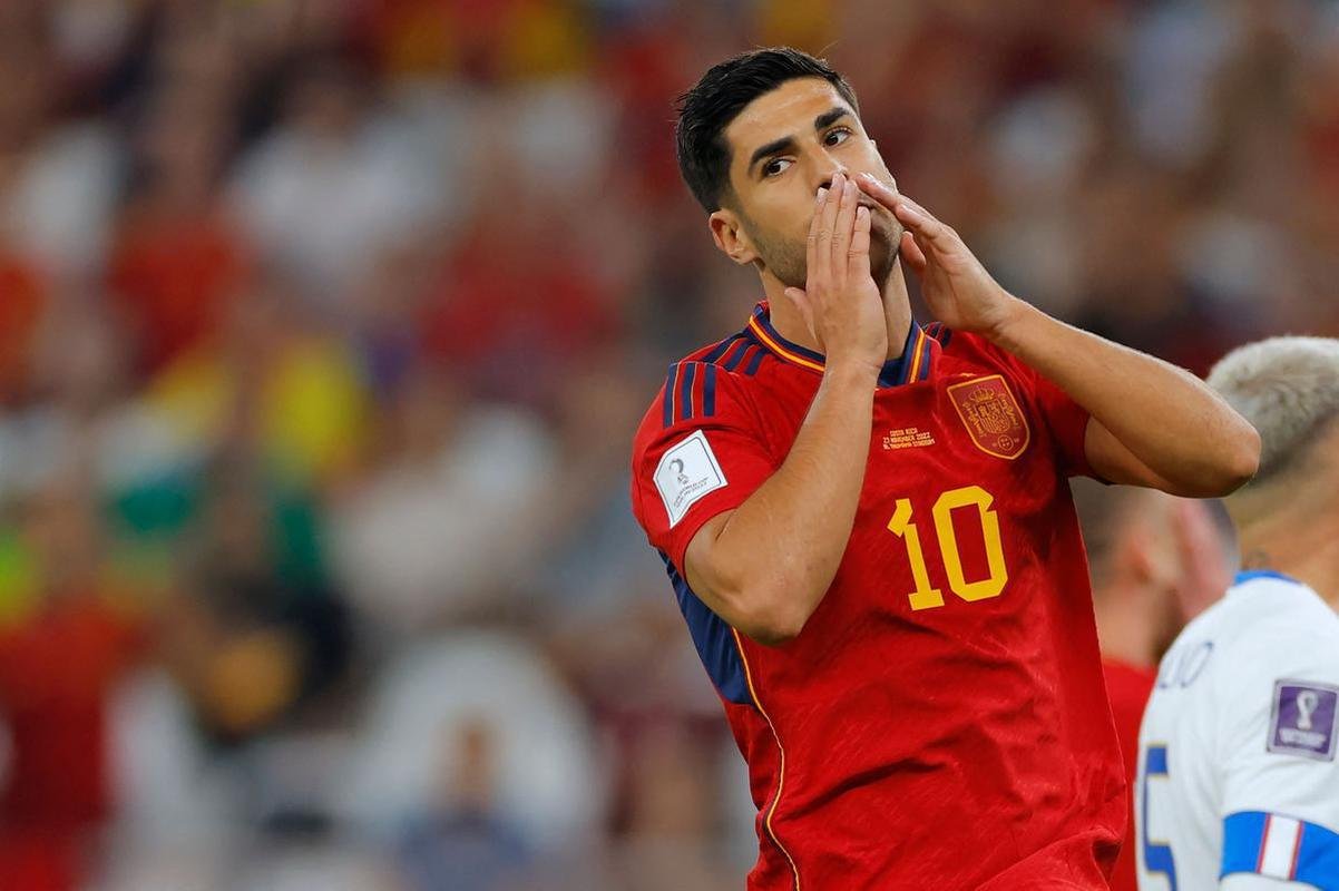 Fotos do jogo entre Espanha e Costa Rica pelo Grupo E da Copa do Mundo.